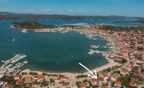 Murter Apartment | Beach apartment Ana - Wake up to the sea, balcony, terrace, garden & parking, Murter - Dalmatia