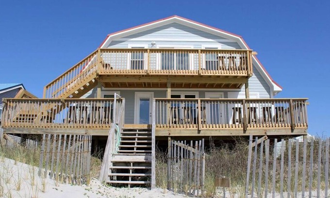 Surf City House | Beach Barn - Nice 5BR Oceanfront Home in Heart of Surf City