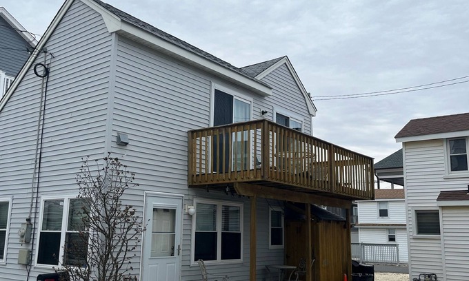 Normandy Beach House | Beach Block! 3 BR, 1.5 bath, sleeps 8