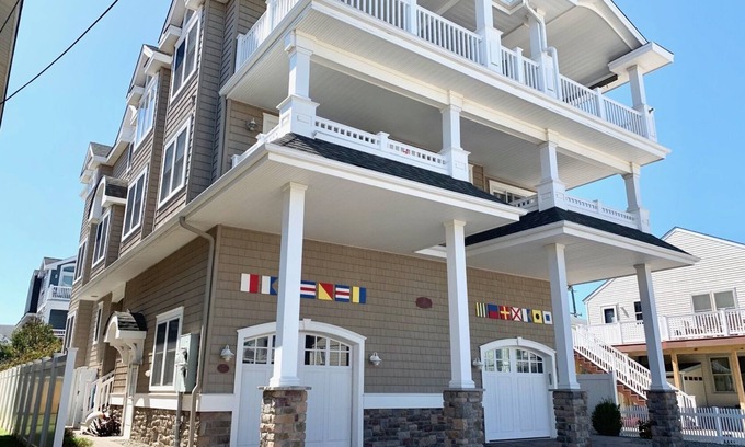 Sea Isle City Condo | Beach Block 6 Bedroom Condo walking distance to downtown.