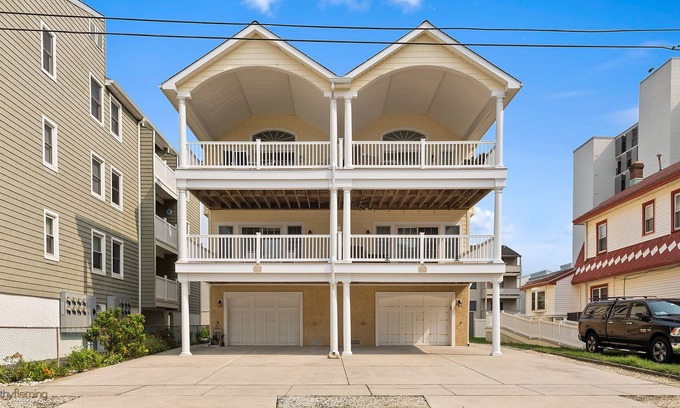 Sea Isle City House | Beach block, center of town has it all!