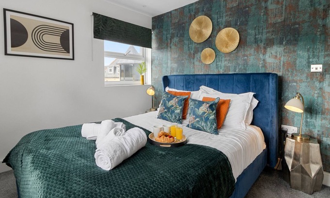 Teignmouth Apartment | Beach breeze, Sea view, Central location