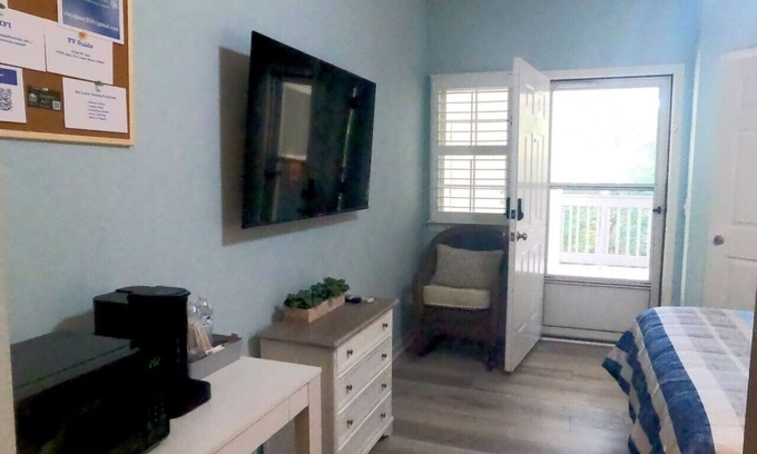 Sunset Beach Apartment | Beach Bungalow by Coastal Concierge