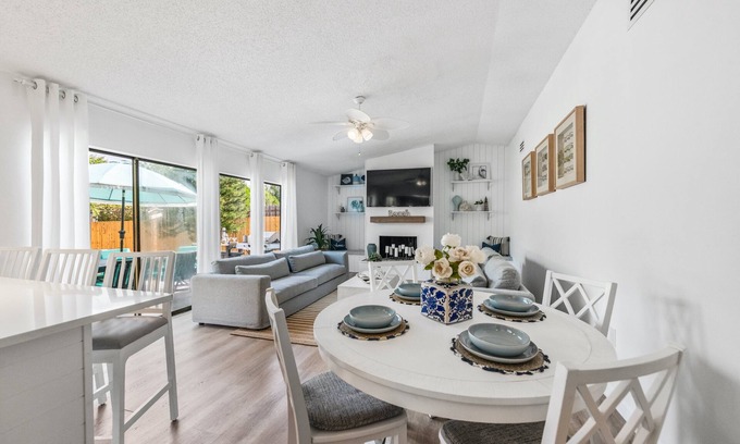 Ridge Wood Heights House | Beach & City Oasis: Moments from Siesta Key Beach