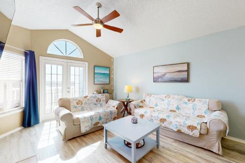 Corpus Christi Apartment | Beach Club: The Lighthouse