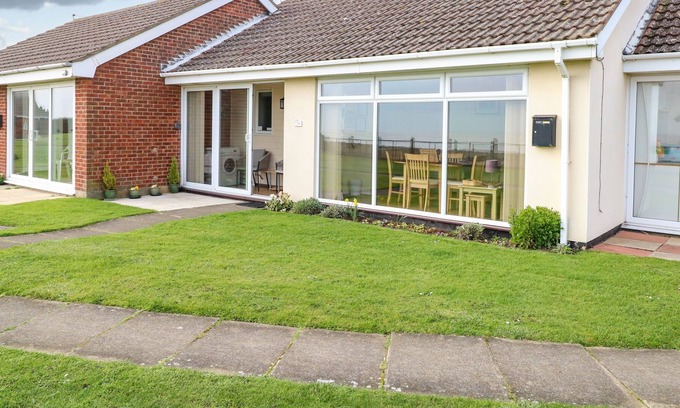 Kessingland Cottage | BEACH CROFT, pet friendly, country holiday cottage in Kessingland