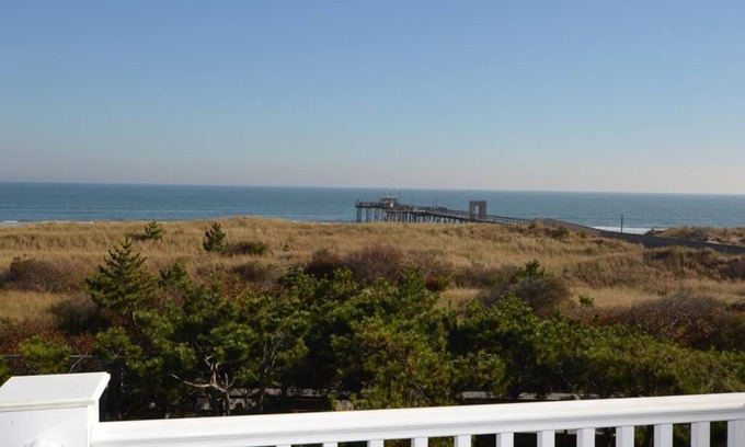 Avalon House | Beach Front - 3081 Avalon Avenue - Duplex - Weekly Saturday to Saturday
