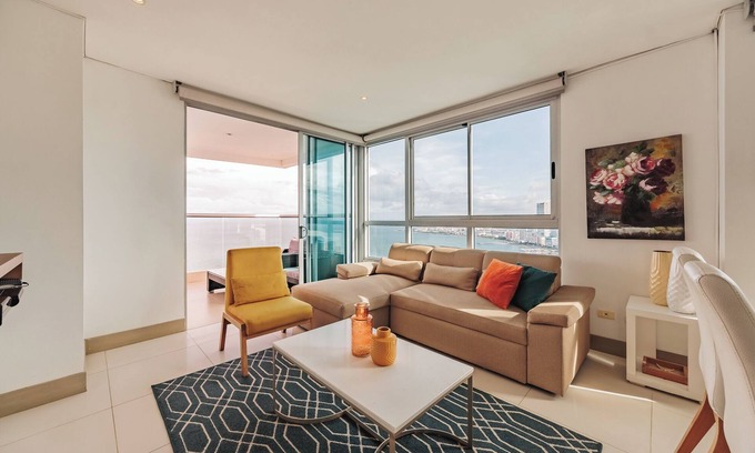 Bocagrande Apartment | Beach Front 3BR Penthouse in Palmetto Beach
