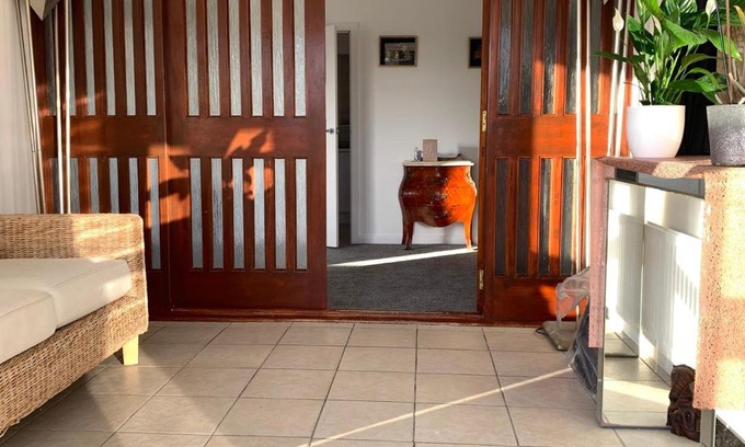 Lytham St. Anne's Apartment | Beach Front Apartment with Free Parking, St Annes