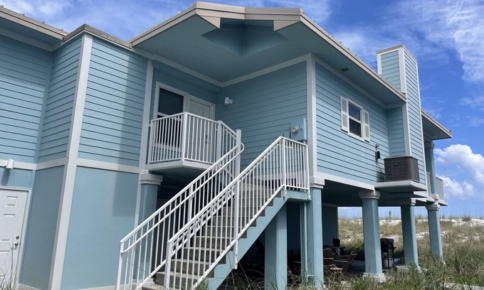 Pensacola Beach House | Beach Front Condo on the Gulf of Mexico. 2B/2B, Gated Community. Garage parking