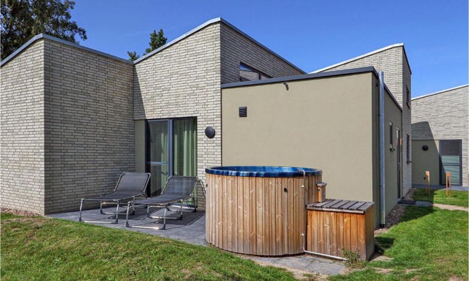 Lembruch House | Beach Front Home In Lembruchdümmer See