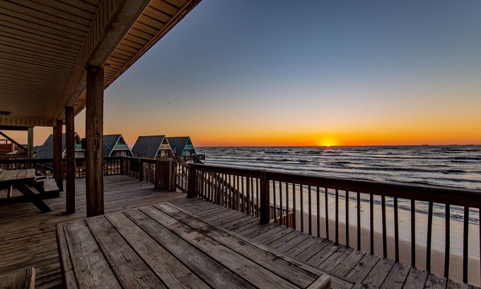 Surfside Beach House | Beach Front On Pedestrian Beach - bare feet to beach oct 7-9Sale@150nt +10% Off