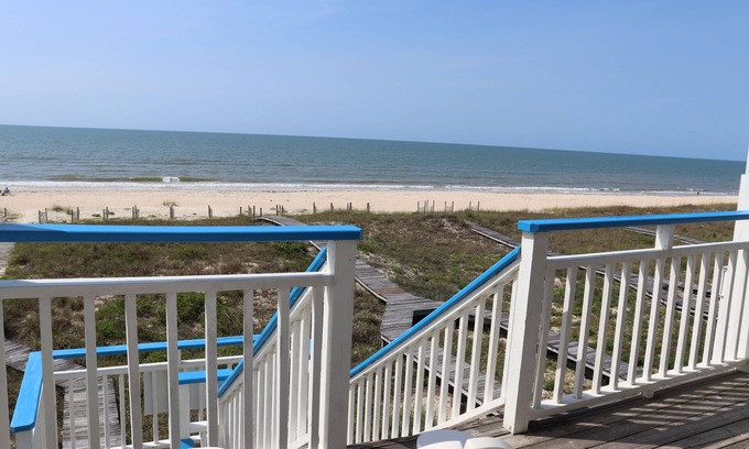 East End House | Beach Front Single House - with 6 Person Hot Tub - Holiday Weeks are on SALE!