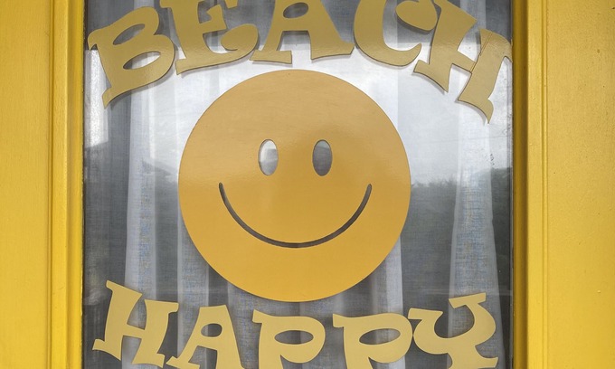 Avon House | BEACH HAPPY Large Beach House with BODACIOUS VIEWS OF OCEAN AND SOUND