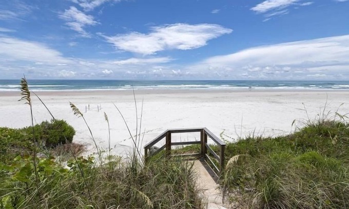 Wilbur-By-The-Sea House | Beach Haven - Daytona Beach Oceanfront Vacations, Inc
