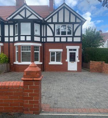 Moffat House | Beach Hill House - Rhos on Sea