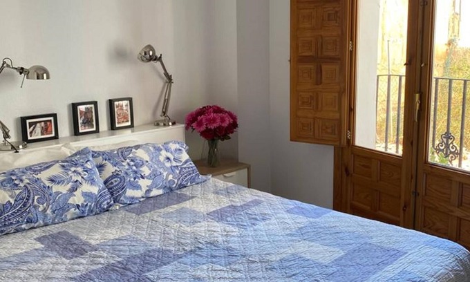 Old Town Apartment | Beach holiday or work from home in Historic Old Town 4min walk to beach