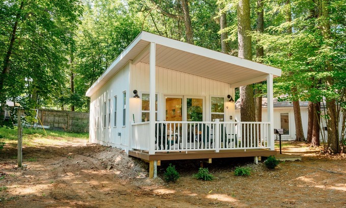 Mayfield House | Beach | Hot Tub | Arbutus Lake | 15 min to DT TC