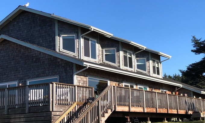 Pacific Beach House | Beach House Getaway - Amazing Location! 3-min Walk to the Beach!