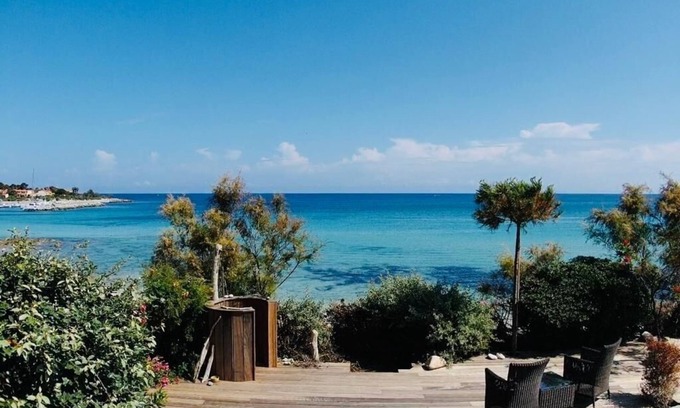 Marine de Saint Ambroggio House | Beach house on the water. Marine de Sant ambroggio