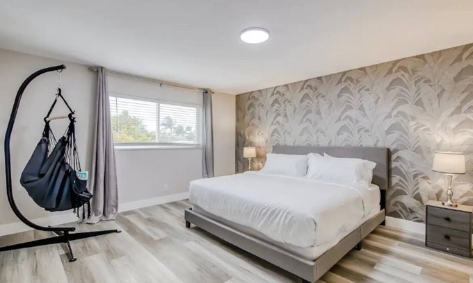 Florida North Atlantic Coast Condo | Beach Island Access | Dog Friendly | Kitchen | Hot Tub