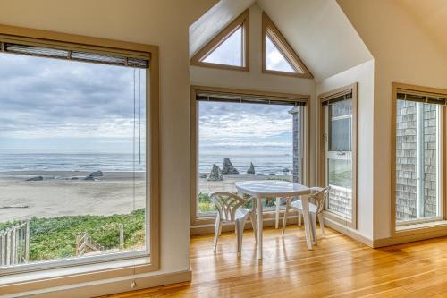 Bandon Apartment | Beach Loop Condo #2 - South Unit
