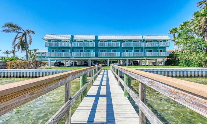 Bradenton Beach Condo | Beach Palms 6B-Beach 1 Minute WalkHeated Pool-Free Wi-Fi-Dock-Surrounded By Wate