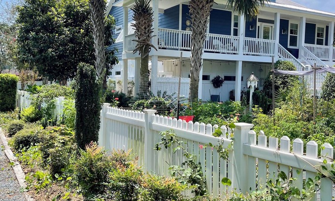 North Carolina Coast Apartment | Beach Pkg/Private Garden Apt/Patio/Bikes/Beach Equip -SAVE On Parking & Rentals