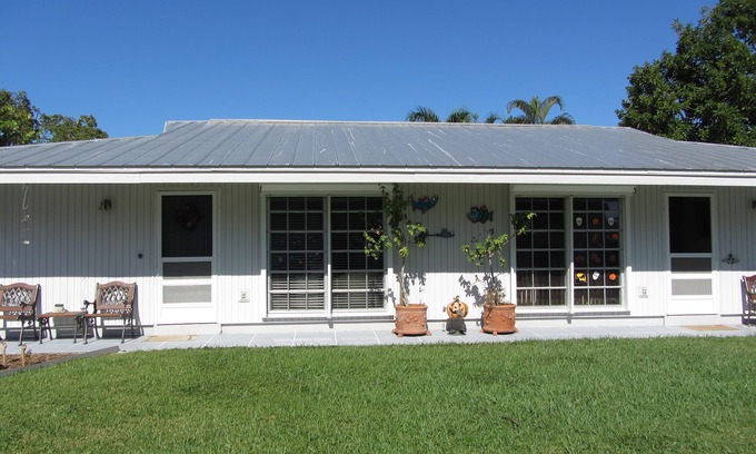 Holmes Beach Villa | Beach Place. An island treasure. All NEW everything. Was flooded now redone.