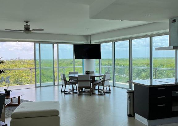 Cancun Apartment | Beach, pool 3BR Apartment - 8 guests