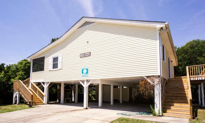 Long Beach House | Beach Power by Oak Island Accommodations