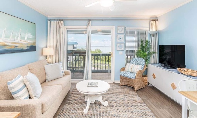 Tybee Island Condo | Beach Racquet A315 | Community Pool + Beach Access