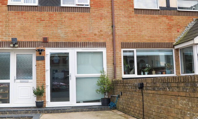 Seaford Cottage | BEACH RETREAT, romantic, character holiday cottage in Seaford