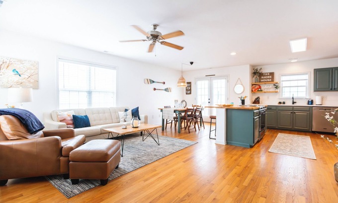 Carolina Beach House | Beach Retreat - Spacious Top Level APT, Walk to Carolina Beach, Lake & Park