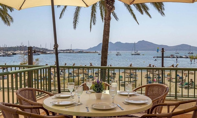 Puerto de Pollensa Apartment | Beach/Seafront Apt. 3 Bedrooms, Balcony, Panoramic Views of the Bay - Centre of Port de Pollenca!