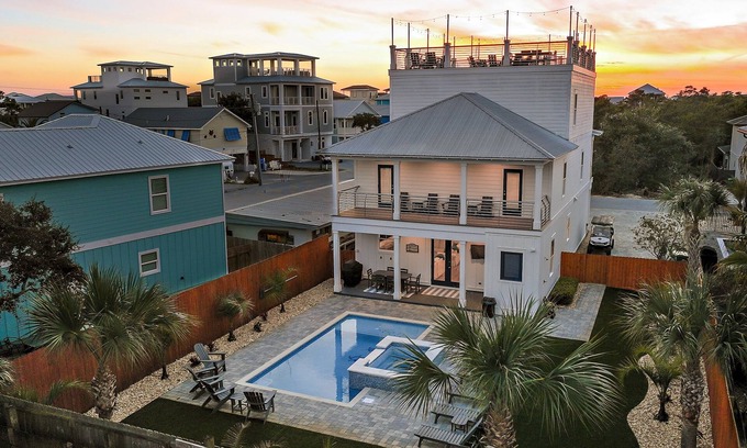 Frangista Beach House | Beach🏖️Service! Rooftop Deck-Private Pool-LSV (Golf Cart)-Bikes🚲-8BR Palm Paradi
