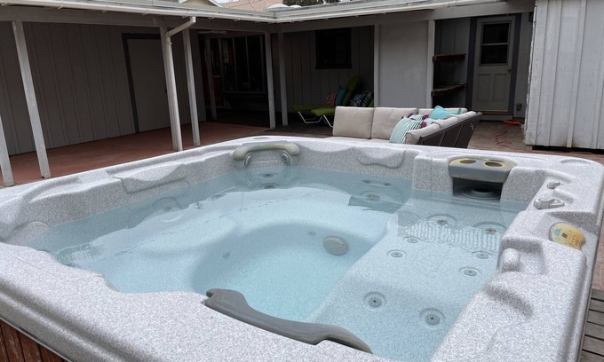 Silver Strand House | Beach side cottage sleeps 6 with Parking