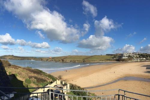 Porth Apartment | Beach Side Top Floor Property, Balcony & Sea Views