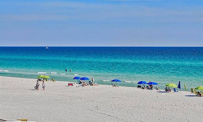 Miramar Beach House | BEACH STYLE UNIT! SLEEPS UP TO 10!
