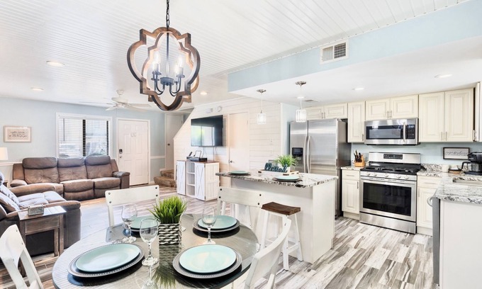 Panama City Beach House | BEACH VACAY- 2 bed 2.5 bath, GOLF CART, 11 POOLS, MINI GOLF- 5 Star Home