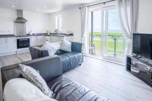 Llanelli Apartment | Beach View - 2 Bedroom Apartment - Llanelli