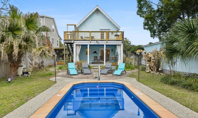 Gulfport Cottage | Beach Villa with Private Pool - Walk to beach and Island View Casino