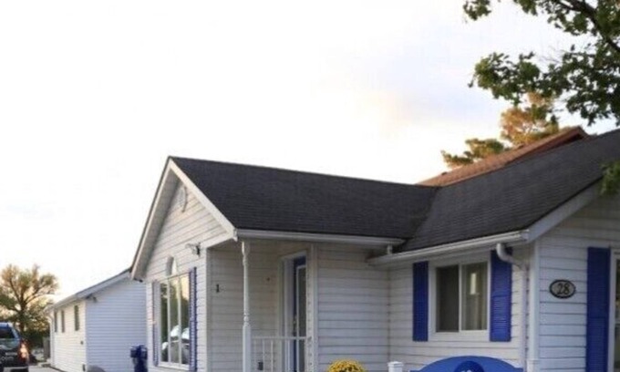 Wasaga Beach Cottage | Beach1*com - Riverfront Cottage 1 - Wasaga Beach
