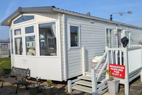 Anderby Creek House | Beachcomber Cabin Dog Friendly - Anderby Creek
