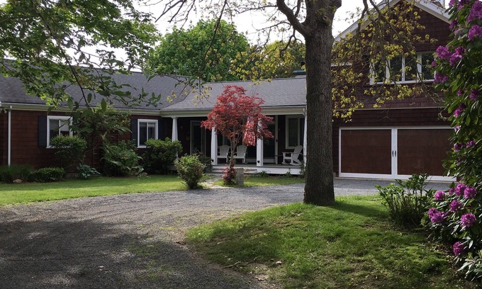 Brewster House | Beaches & Harbor Minutes Away. Perfect For Large Families/Reunions. Central AC