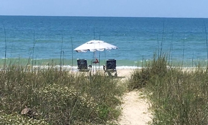 East End Condo | Beachfront, 2 Bedroom/2 Bath