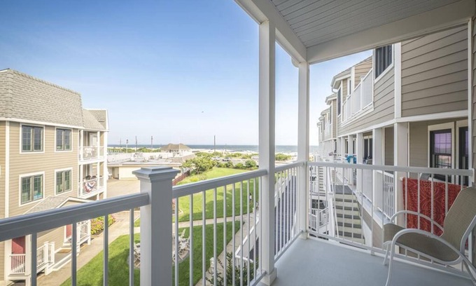 Cape May Condo | Beachfront 2BR Condo w/Balcony & Ocean Views