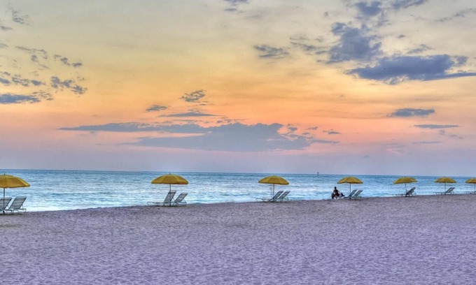 Treasure Island Condo | Beachfront 2BR Condo: Tiki Bar & Pools