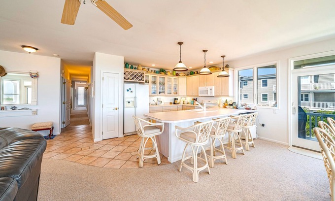 Gold Coast House | Beachfront 4BR 4BATH Condo with Panoramic Ocean View Deck