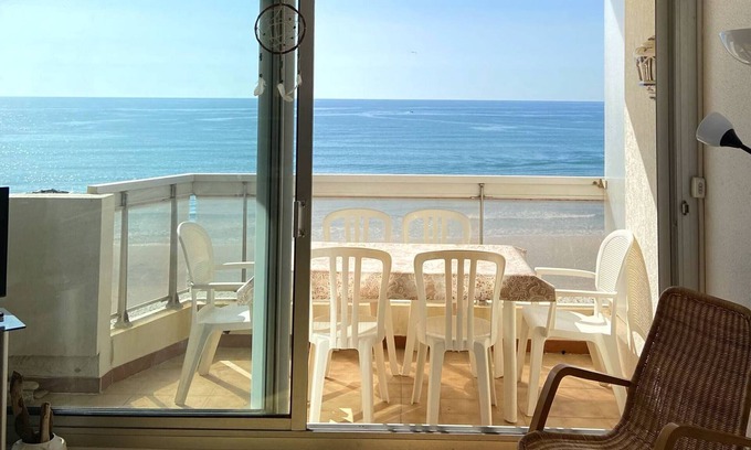 Palavas-les-Flots Apartment | Beachfront Apartment with Stunning Sea View in Palavas - Sleeps 5